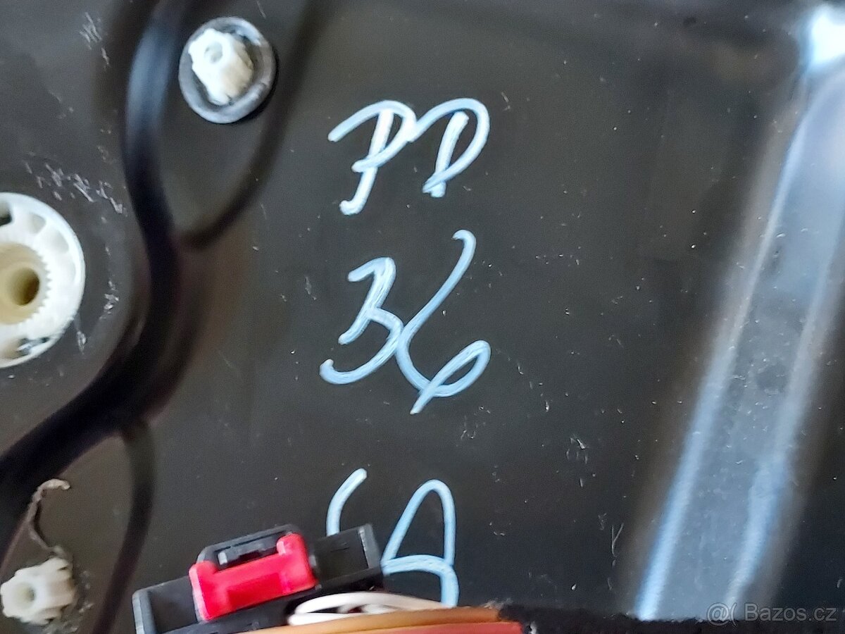 stahovačka pravých předních dveří Passat B6 - 4