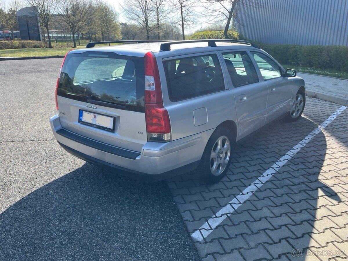 Servisovaná a čistá V70 D5 2005 automat - 4