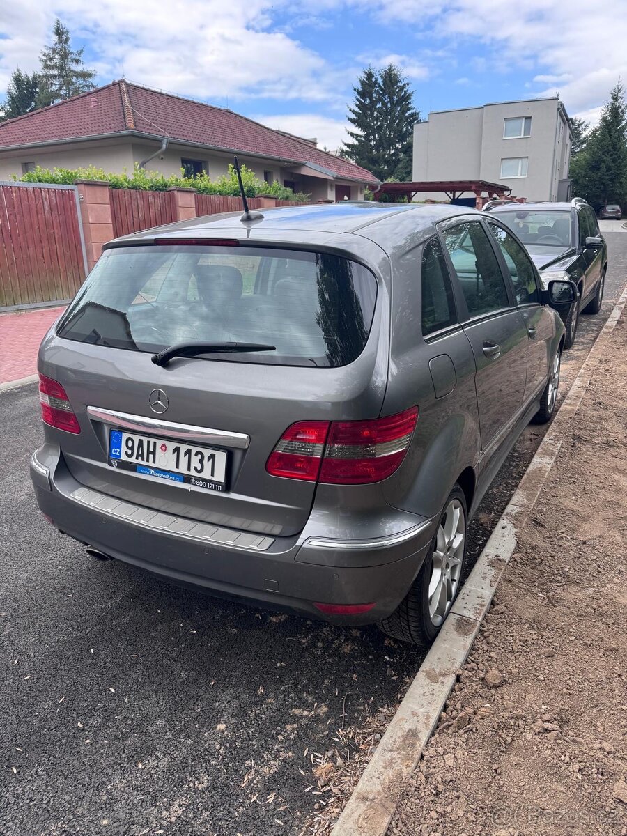 Mercedes B - 4