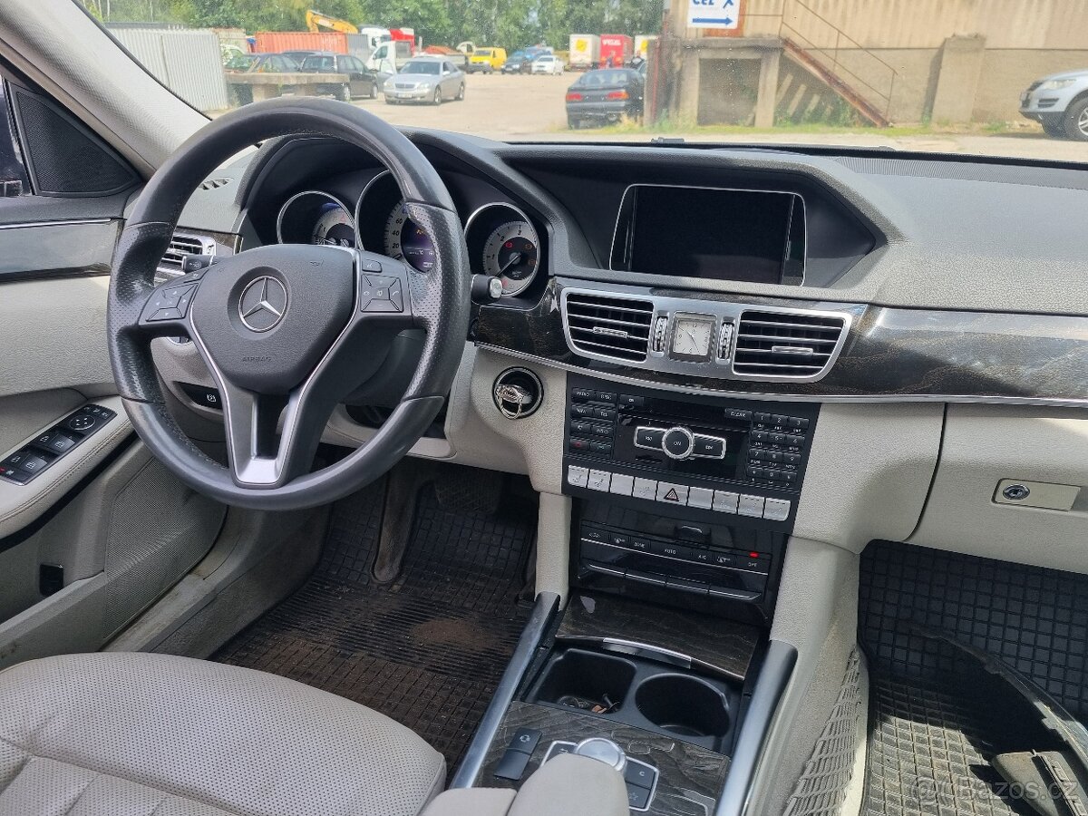 Mecedes Benz E-300 212 k - 4