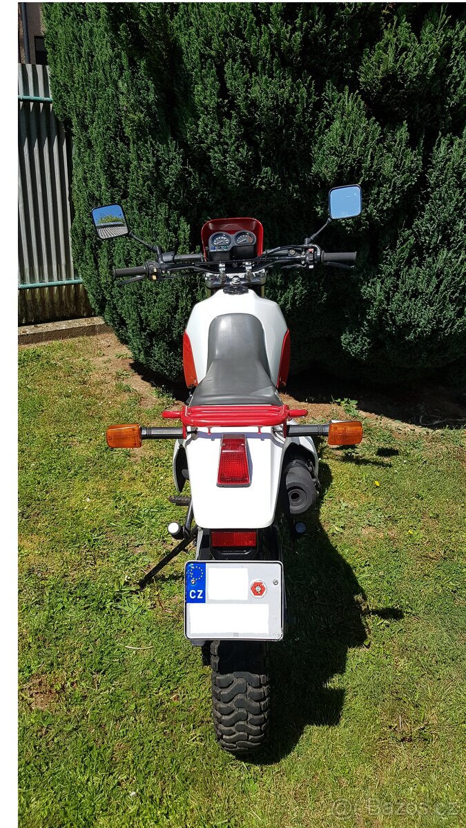 Prodám Suzuki DR 650 r.v. 1992 se startérem.