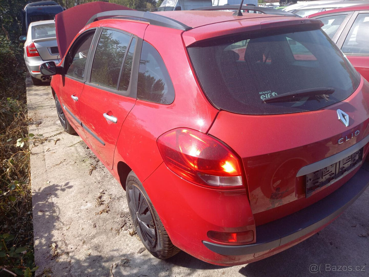 Renault Clio III 1.2 ( D4FH7 ) r.2009 červená na náhradní dí - 4