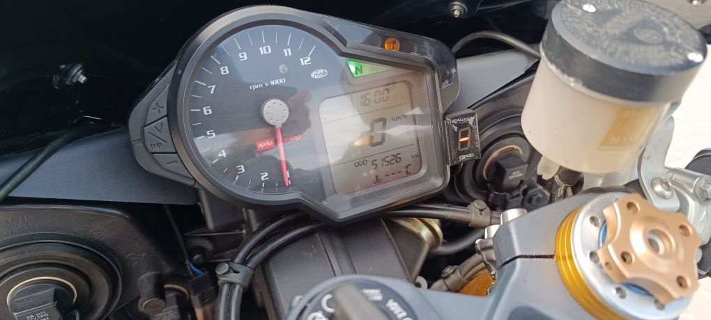 Prodám Aprilia RSV 1000R, r.v. 2027 - 4