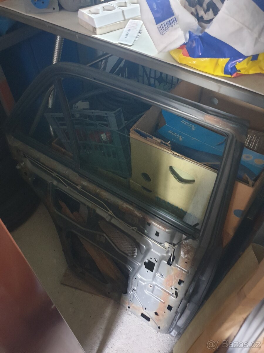 Mercedes w201 lz dveře s okny,zadní vyhřívané okno 1800kč - 4