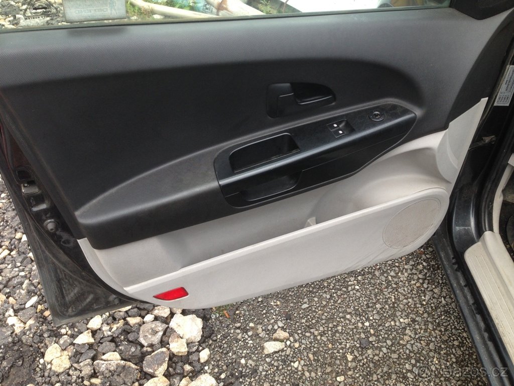 Kia Ceed 1,6CRDI 84kW Combi 2007 - díly - 4