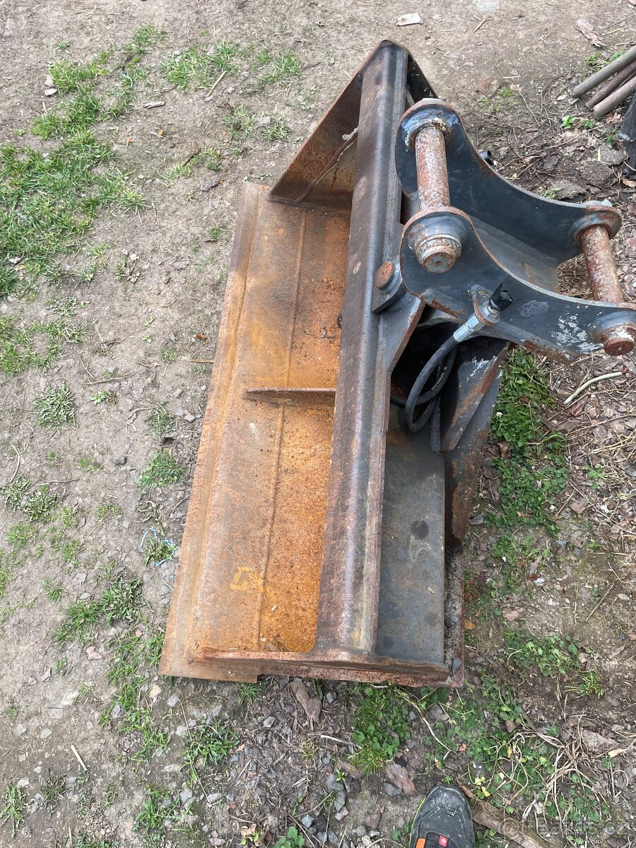 Hydraulická svahovací lžíce JCB - 4