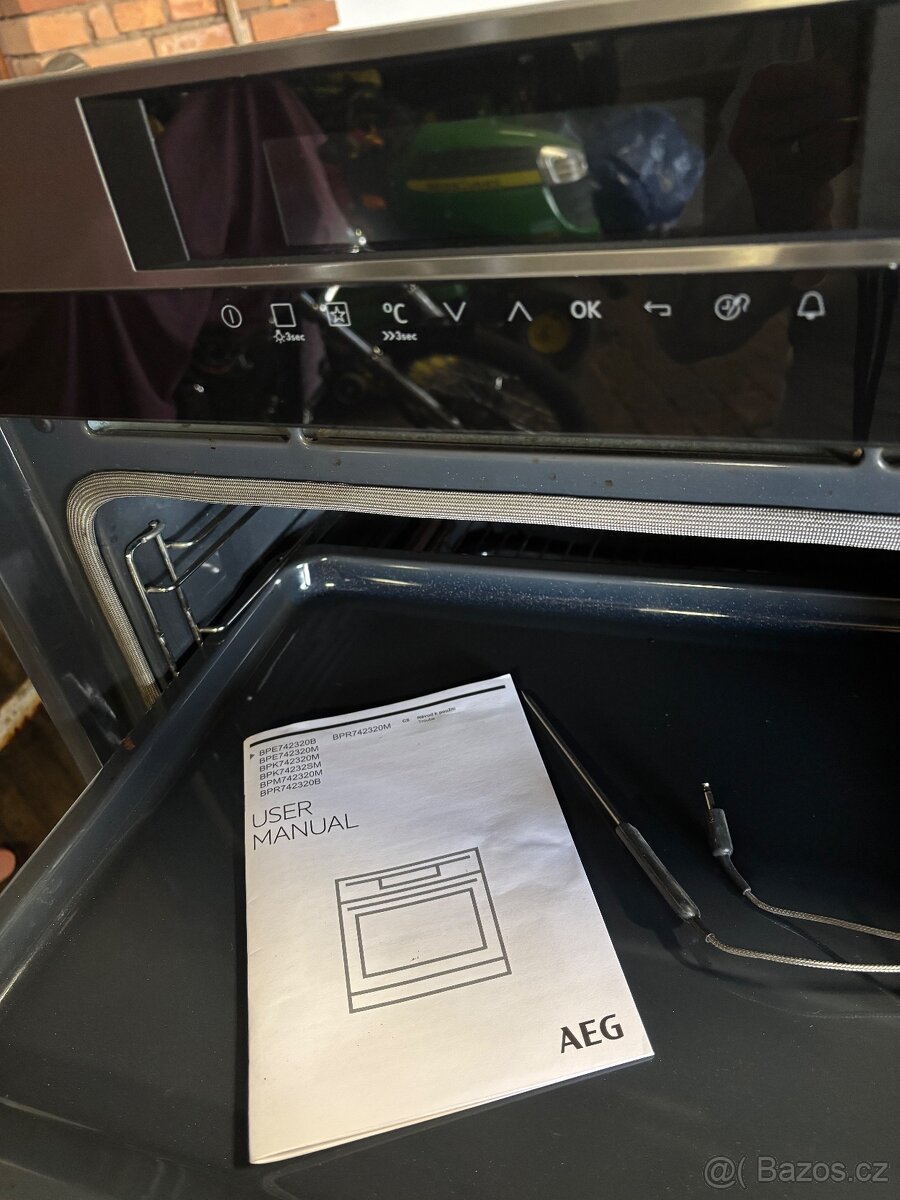 Vestavná trouba AEG s pyrolýzou - 4