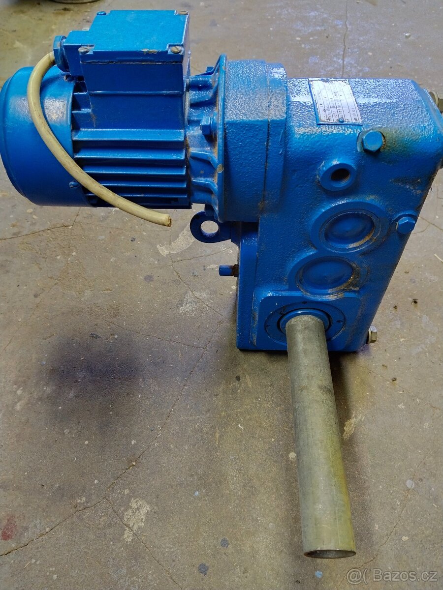 Elektromotor s převodovkou - 4