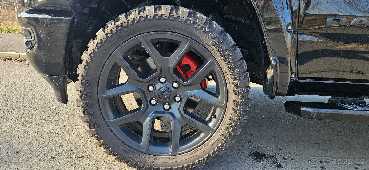 DODGE RAM 1500 5.7 HEMI 4X4 401PS LARAMIE