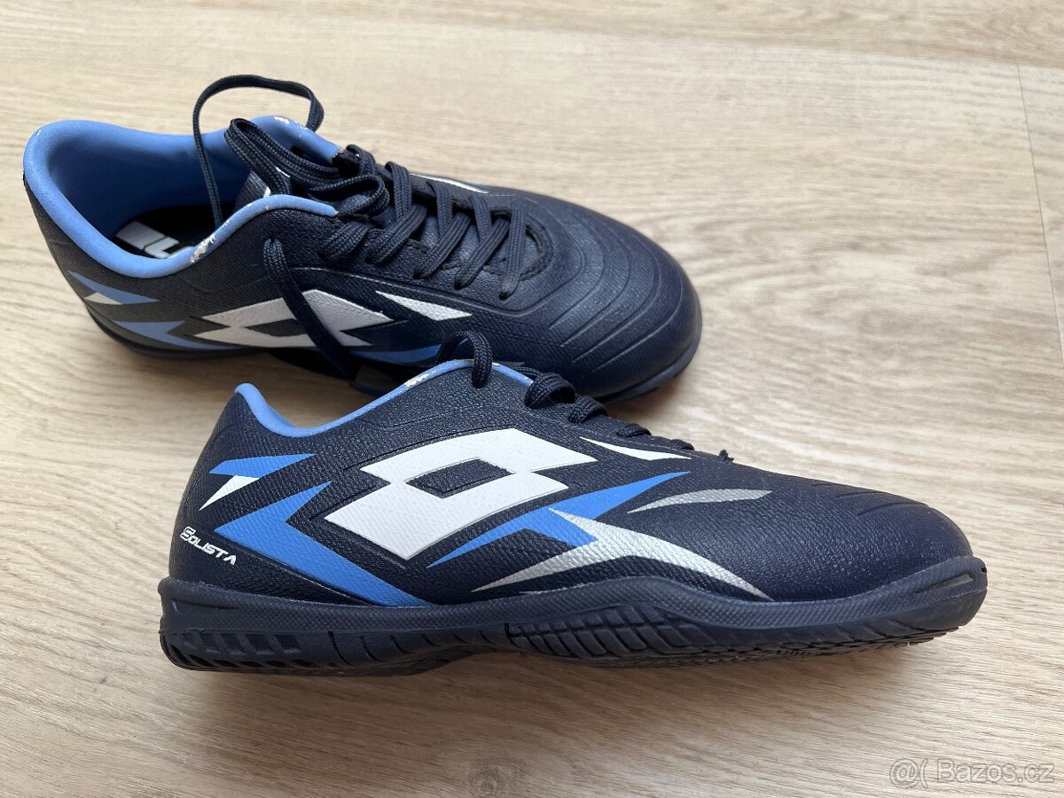 Tenisky sálovky Lotto 32, kopačky turfy Adidas 33 - 4