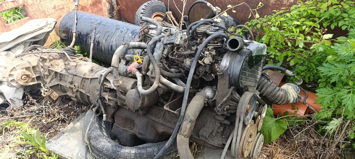 Prodám kompletní funkční motor Nissan patrol y60