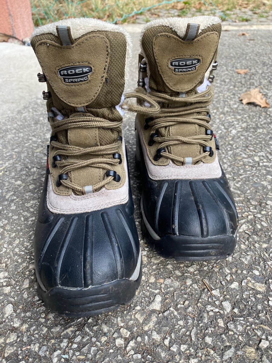 Outdoorové turistické zimní zateplené vysoké boty 38 - 4