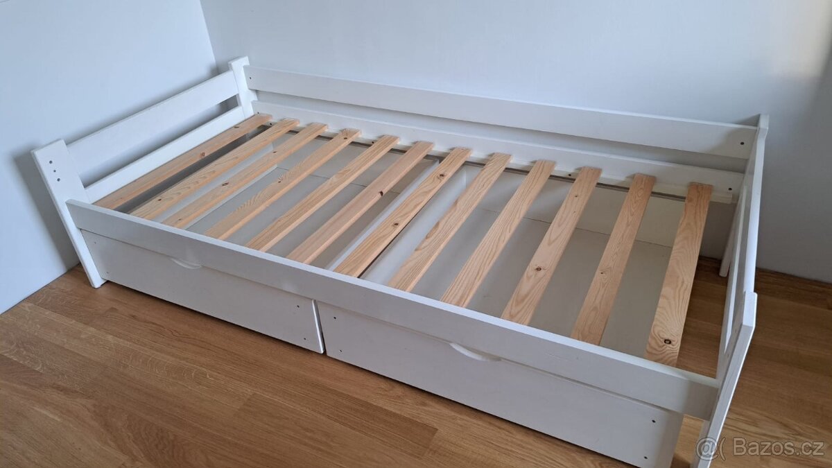 Masivní postel bílá se 2 šuplikama - 4