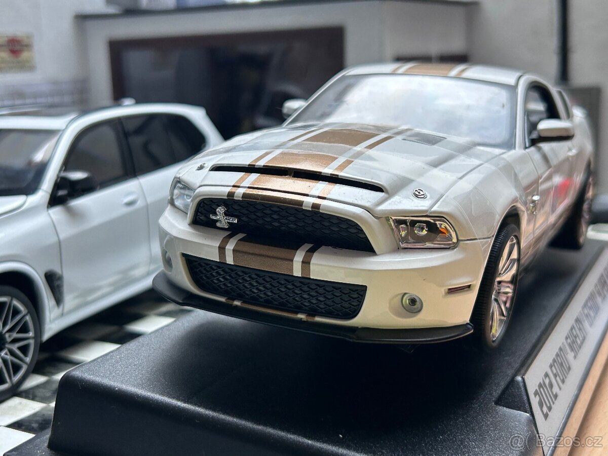 Ford mustang 1:18 shelby collectibles - 4