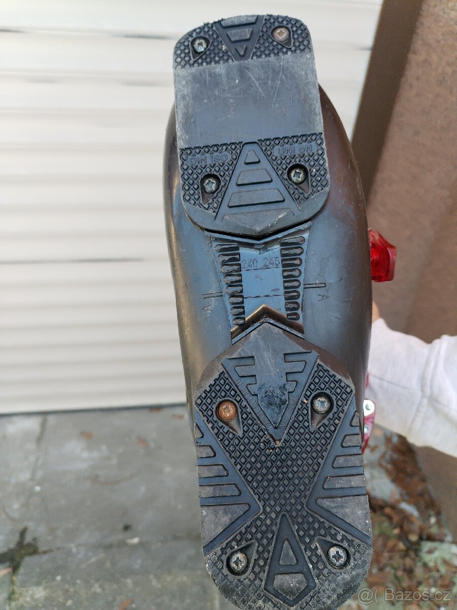 Lyže 146 + lyžáky + přilba a brýle - 4