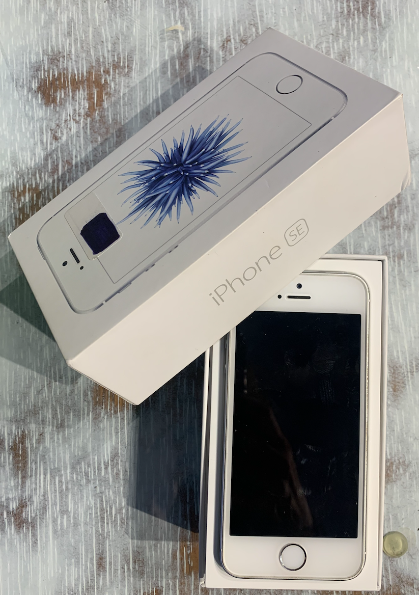 I PHONE SE - 4