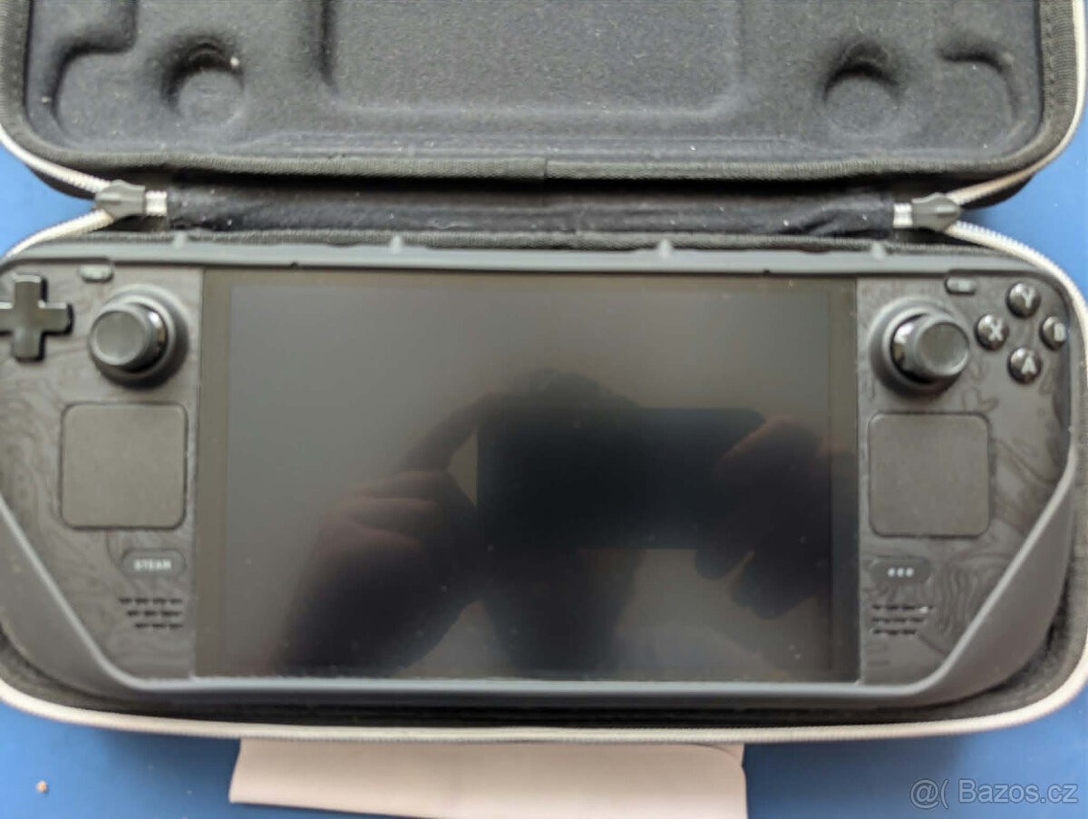 Steam Deck OLED 1TB + Dbrand Killswitch - 4
