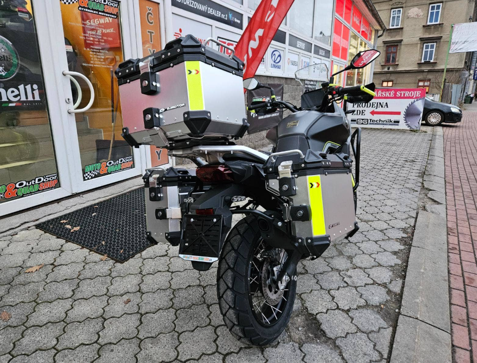 QJ Motor SVT 650 X, KUFRY ZA 5.000 Kč