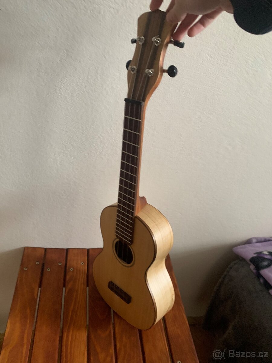 Masivní koncertní ukulele - 4