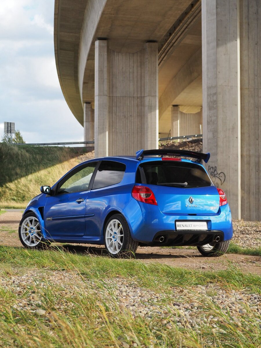 Renault CLIO SPORT RS - 4
