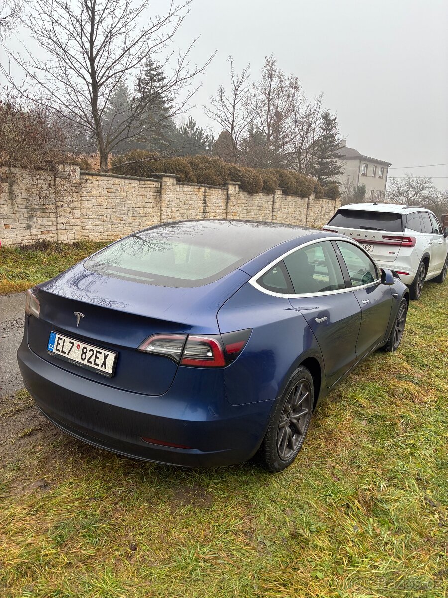 Tesla Model 3 - 4