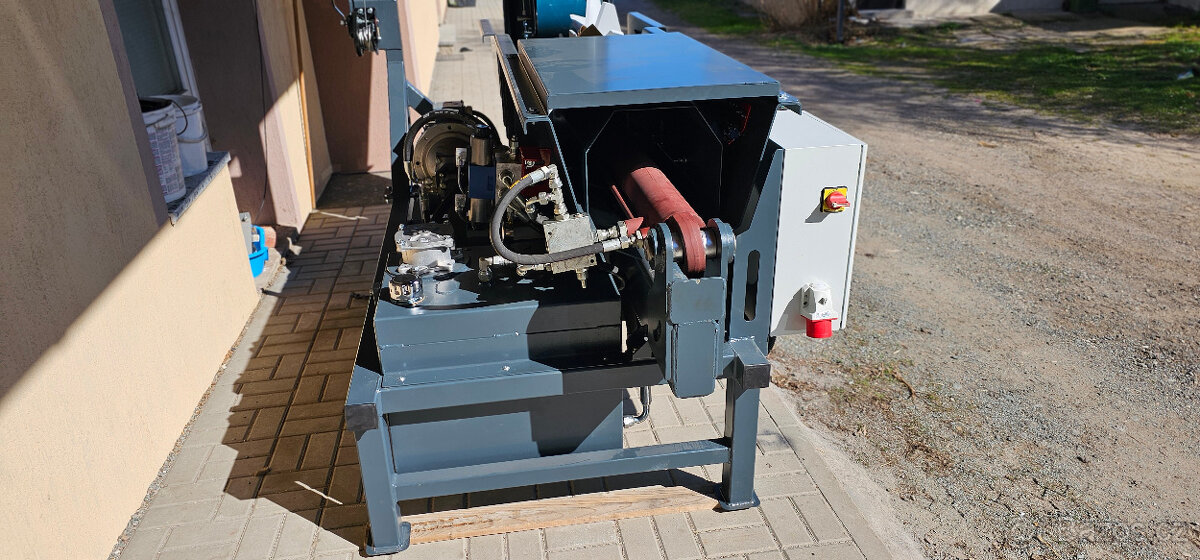 Prodám Štípačku APD-450 z vynášecím dopravníkem. - 4