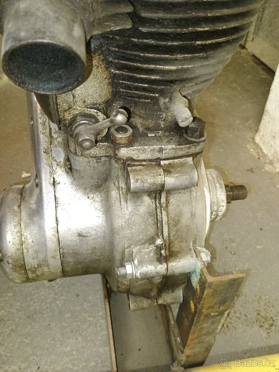 Motor Triumph 3S - 4