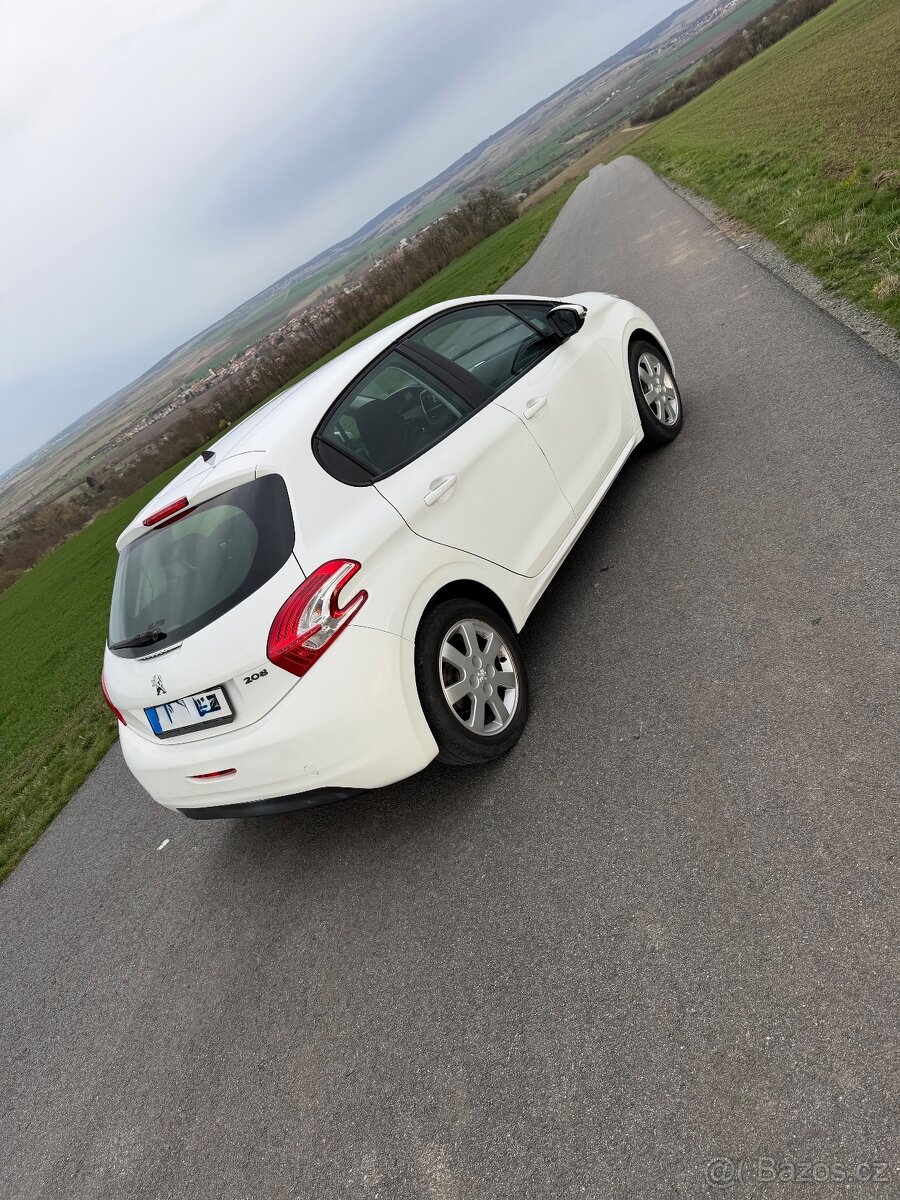 Peugeot 208 - 4