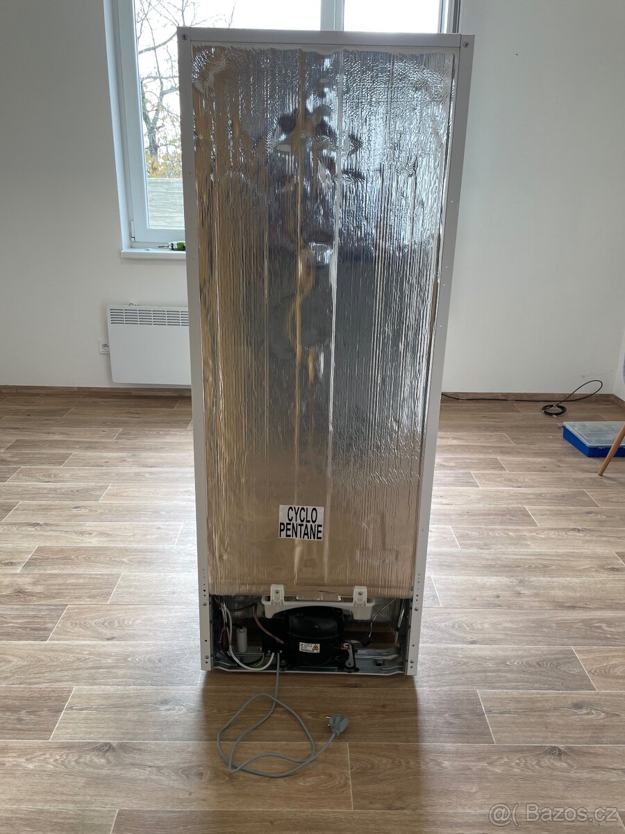 Lednice ETA (rok stará V ZÁRUCE, bez poškození) - 4