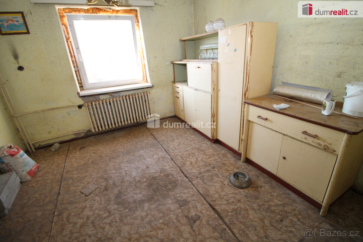 Zemědělská usedlost se dvěma rodinnými domy, stodolou, garáž - 4