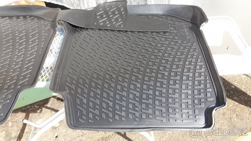 ZADNÍ KOBERCE - 4