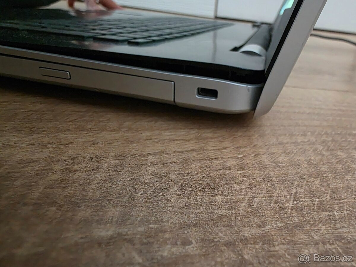 Notebook 17 palců HP - 4