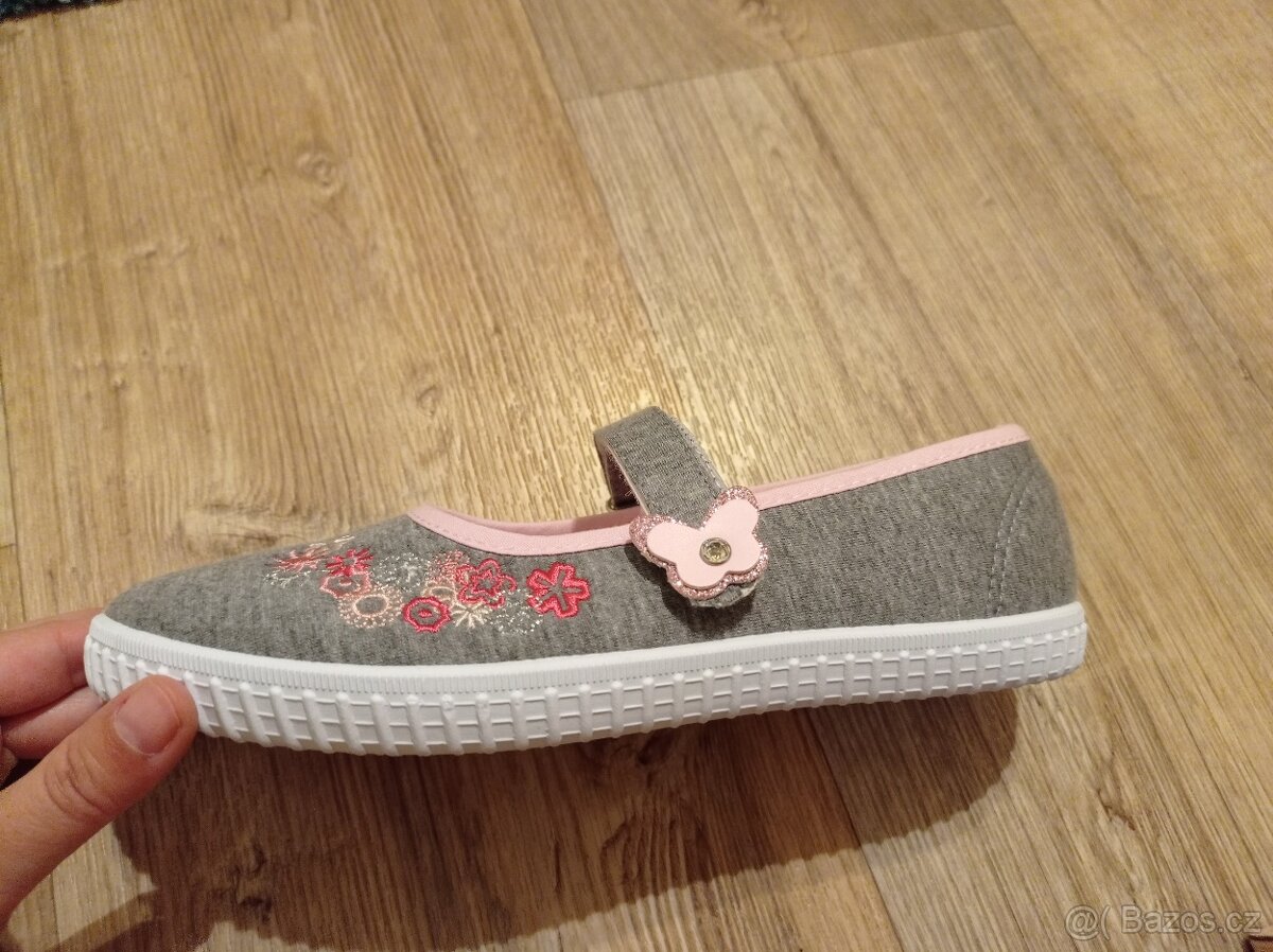 NOVÉ dívčí cvičky/bačkory/balerínky, vel. 35 - 4