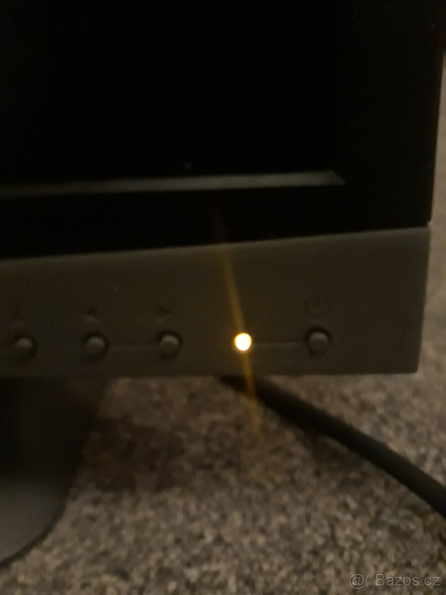 BAREVNÝ LCD MONITOR 17 PALCŮ ZN. LENOVO - 4