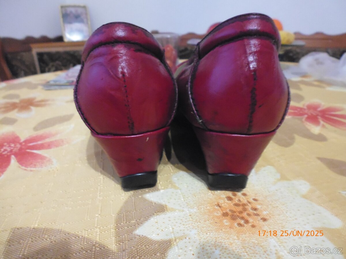 Dámské kožené lodičky Rieker vel. 37 vínové - 4