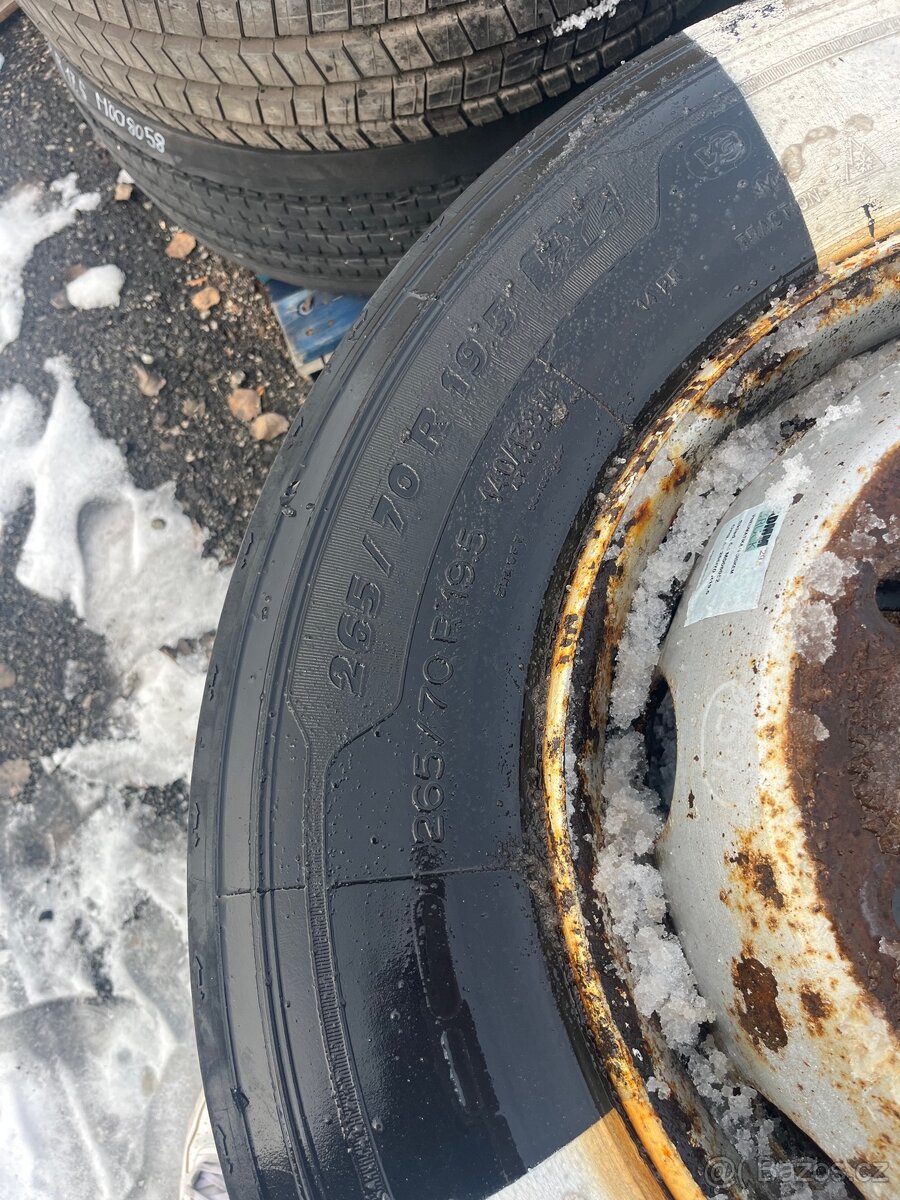 2ks pneumatika s diskem 265/70 R19.5 - 4