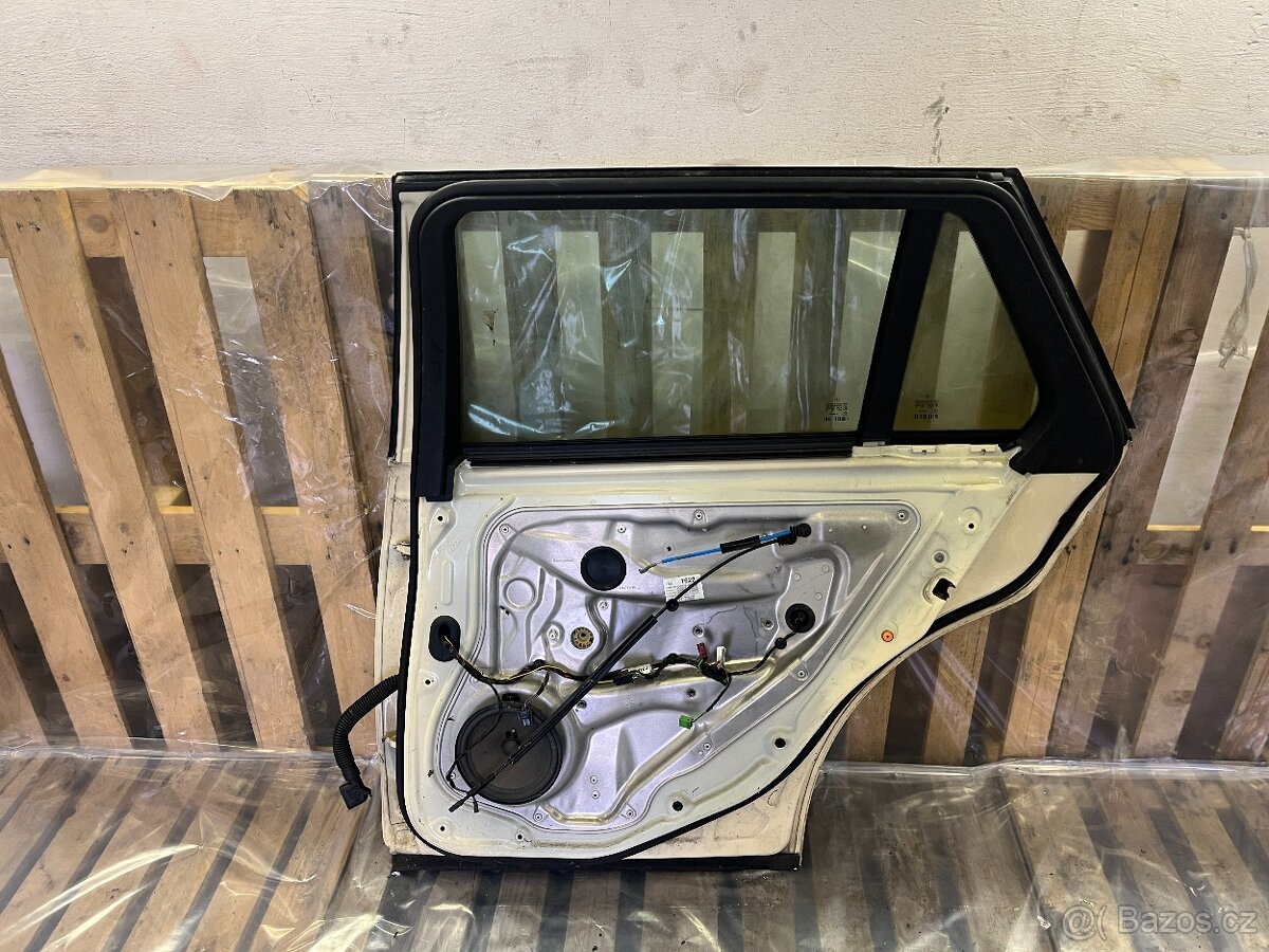 NASTROJENÉ PRAVÉ ZADNÍ DVEŘE MERCEDES W212 KOMBI PŘED.FAC. - 4