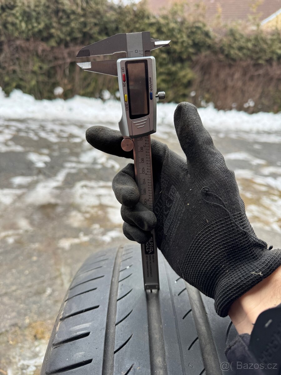 Pirelli Powergy 245/45 R19 102Y - 4