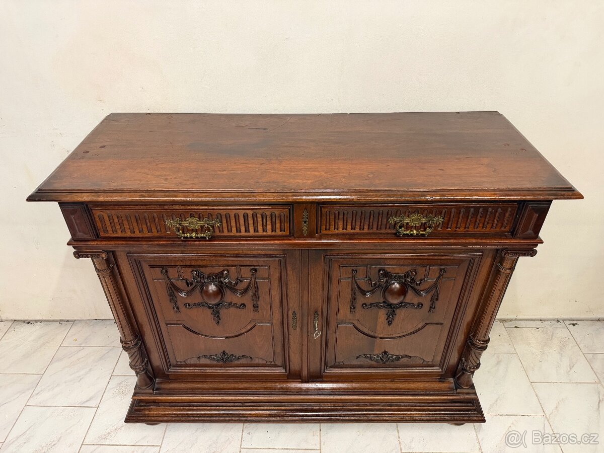 Starožitná masivní skříň - 4