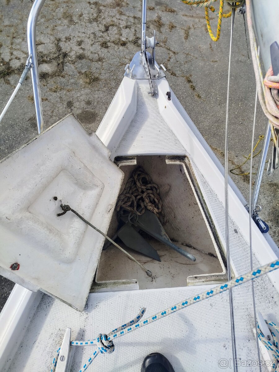 Plachetnice Jeanneau Sangria (7,6 m) - 4