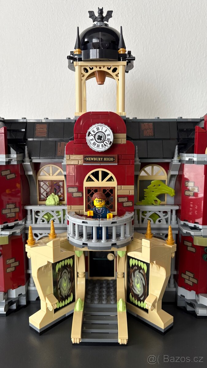 Lego Hidden Side 70425 Strašidelná střední škola v Newbury - 4