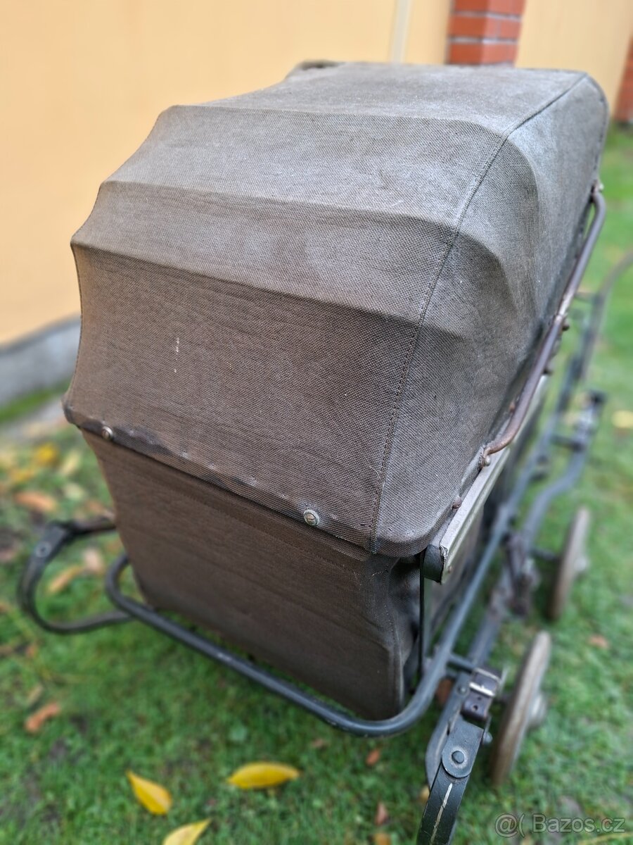 Starožitný kočárek pro panenky - skládací - 4