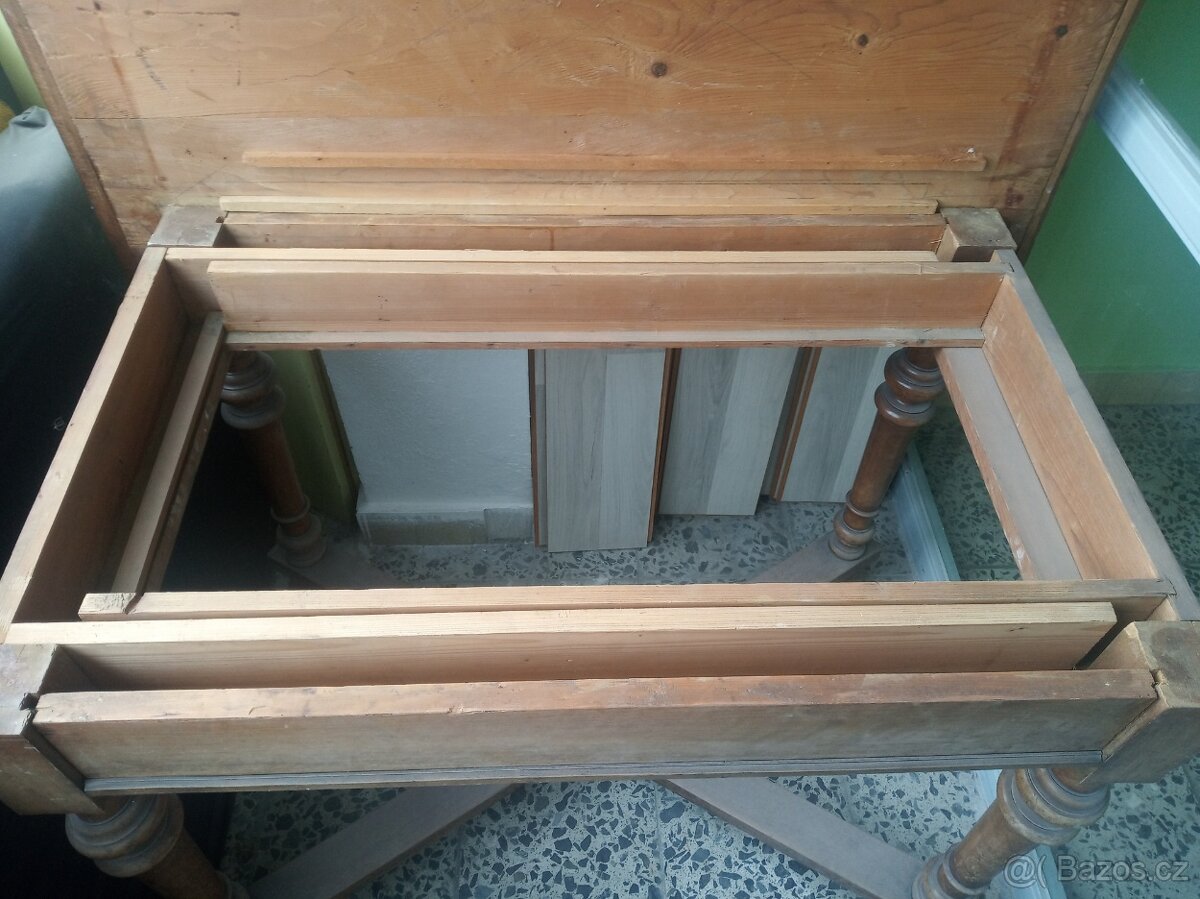 STŮL STARÝ - 4