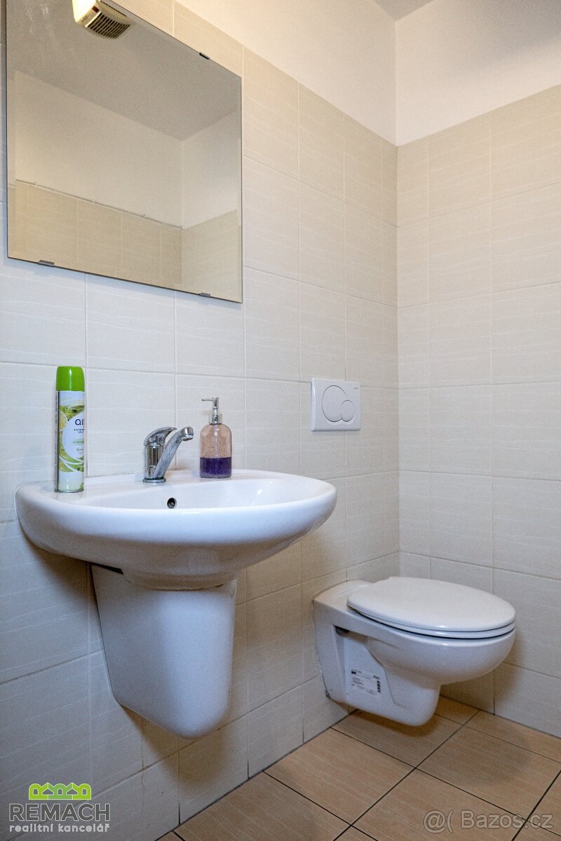 Pronájem, kancelář 9,8 m2, Uherské Hradiště, ev.č. 03522 - 4