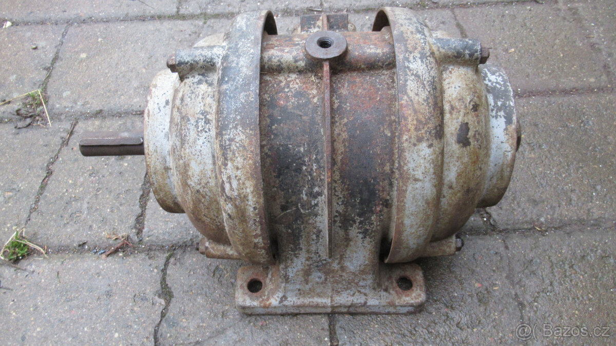 Transmise řemenice, stabilní motor, lis malý - 4