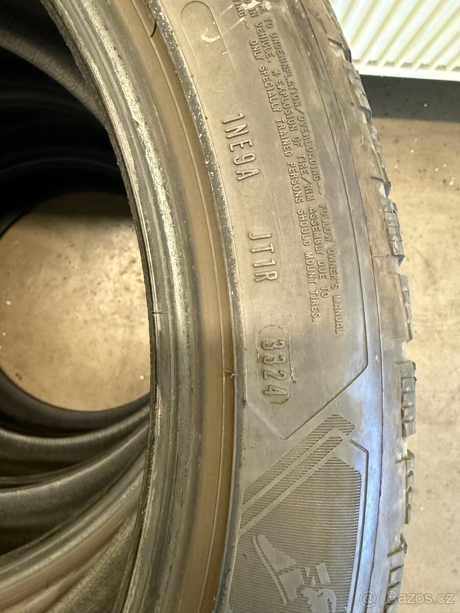 Zimní pneu 235/45 r20 - 4