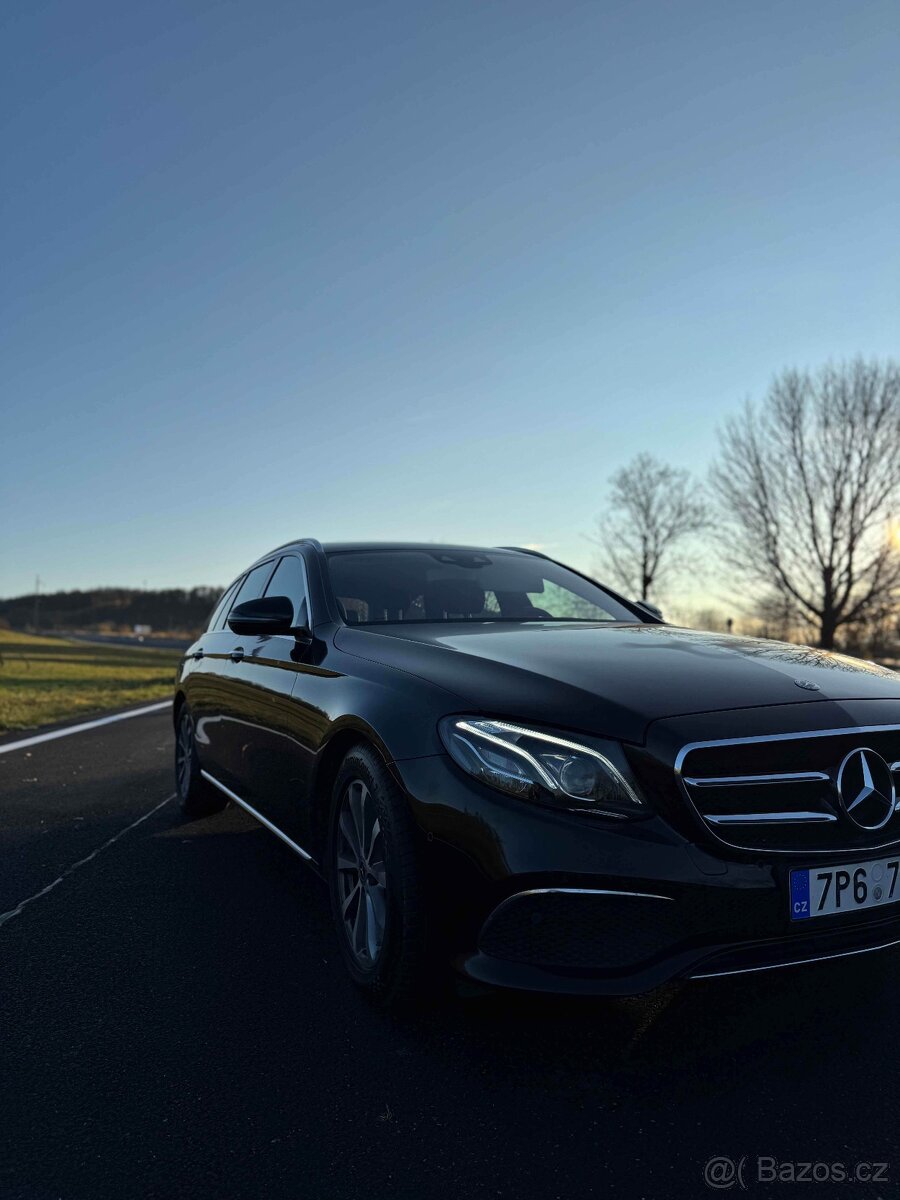 Mercedes - Benz E 220 D 4MATIC - 4