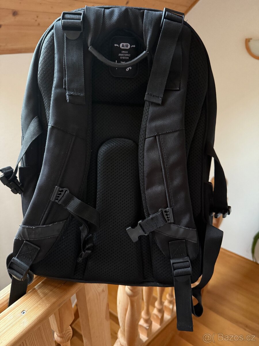 Prodám školní batoh Baagl SKATE BACKPACK GOLD - 4