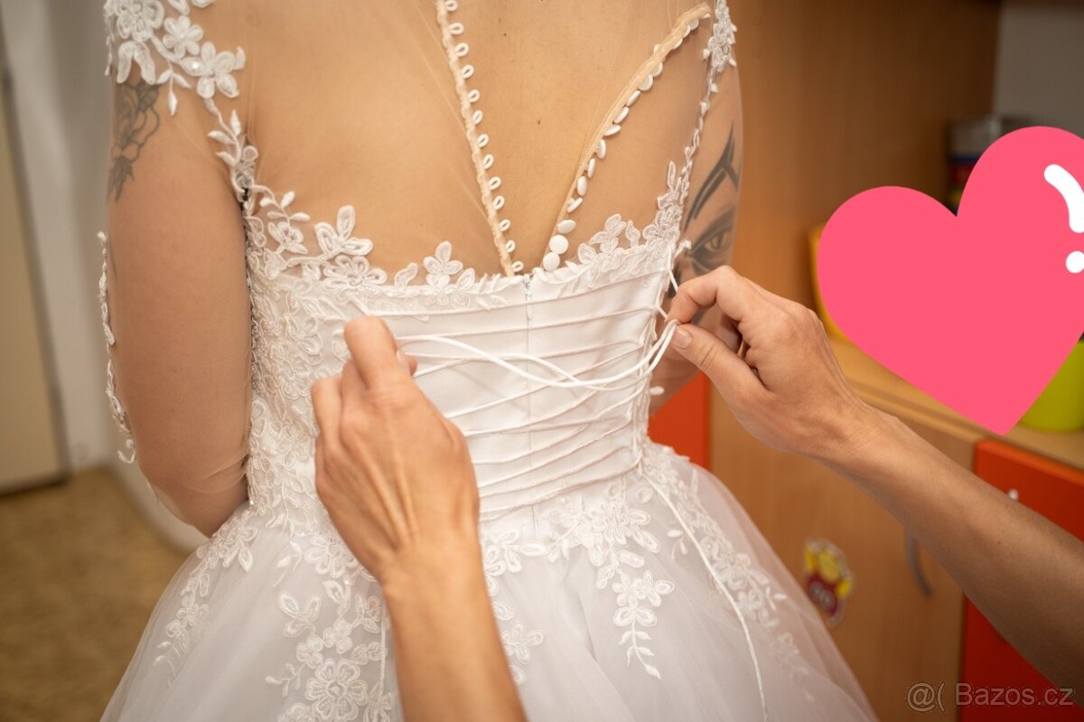 Svatební šaty s krajkou - 4
