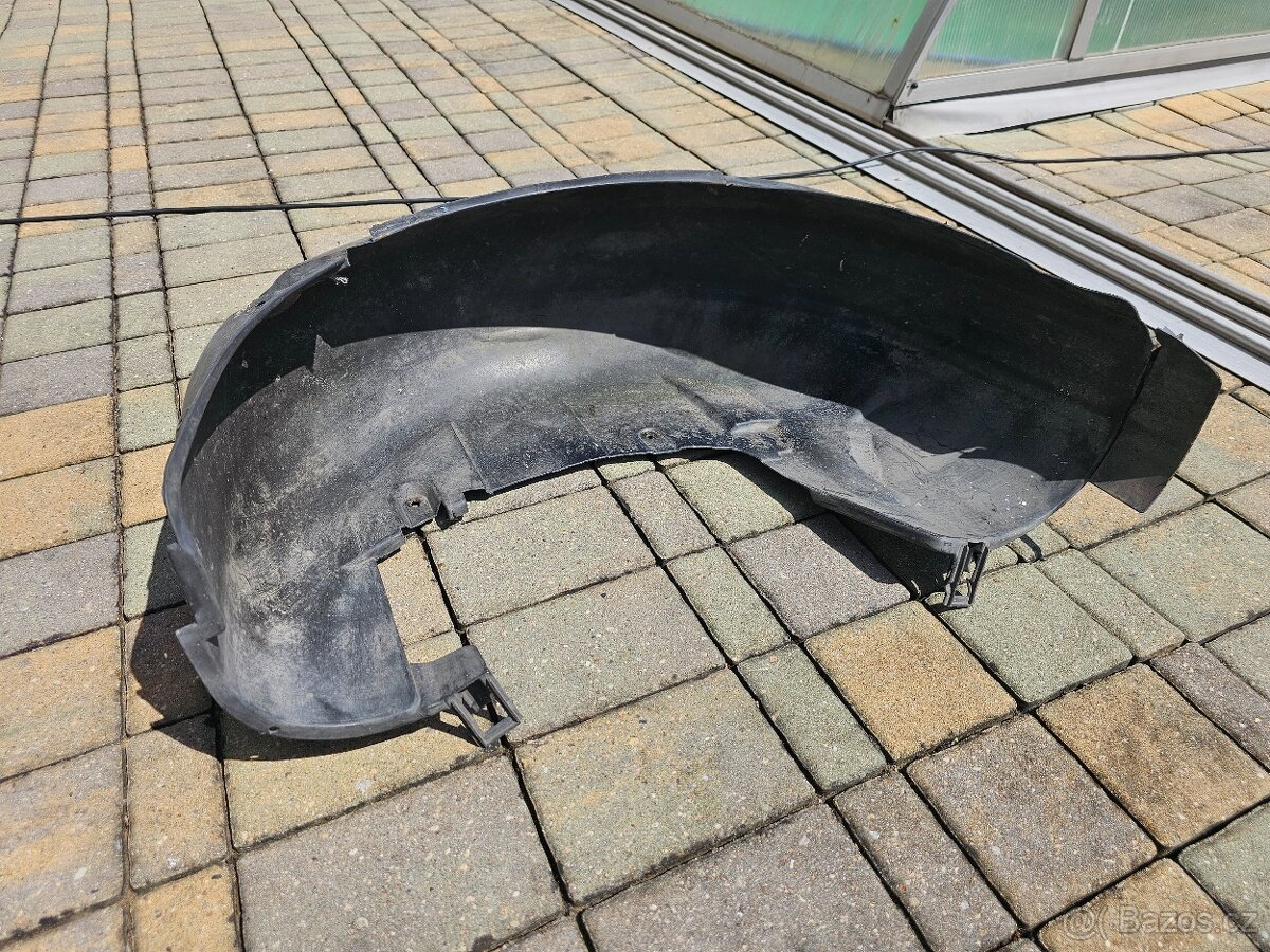 Zadní pravý podběh Bmw E39 touring - 4